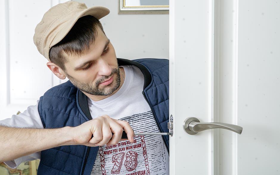 ouvrir une porte fermée à clé avec un trombone Draveil