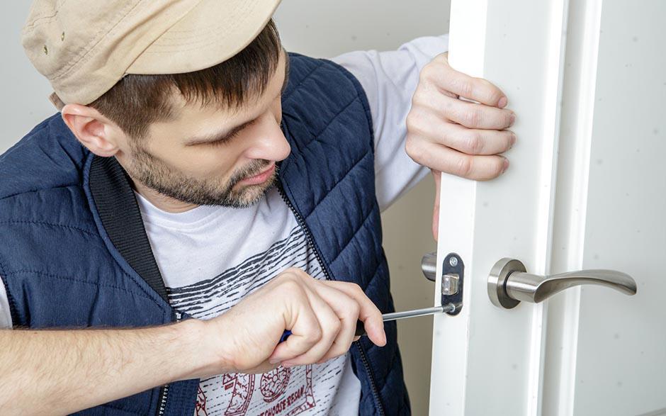 ouvrir une porte fermée à clé avec un trombone Draveil
